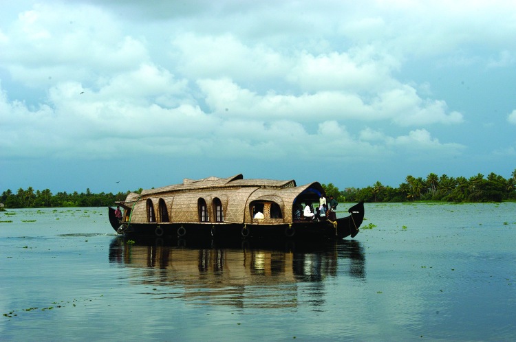 houseboat_in_the_backwaters_of_kerala_24